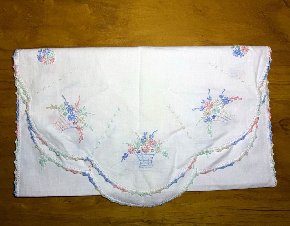 Embroidered Floral Cotton Table Runner, White/Multicolor Scalloped Edge